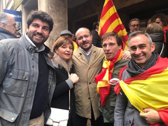 Bonig, López Miras, Almeida, Fernández y Barrachina en la manifestación de Madri