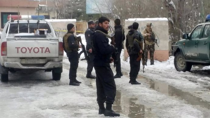 Policías en Kabul tras un atentado
