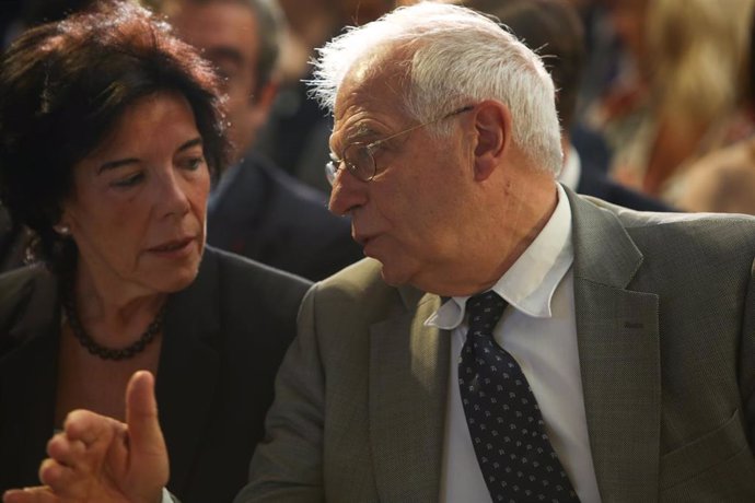 Josep Borrell e Isabel Celáa