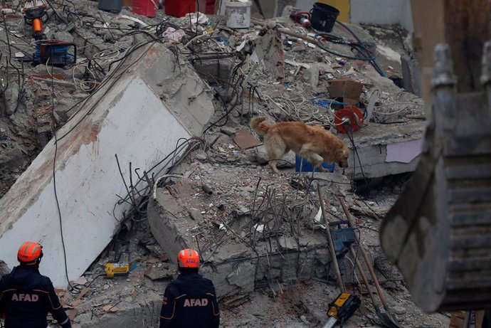 Derrumbe de un edificio residencial en Estambul