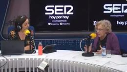 La alcaldesa de Madrid, Manuela Carmena, entrevistada en la Cadena Ser