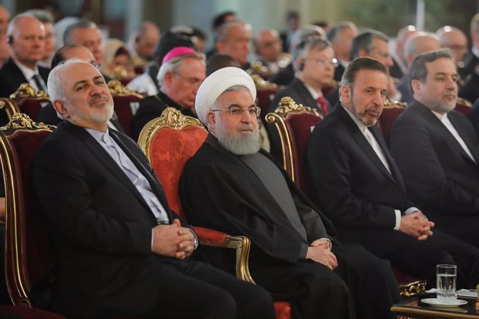 Rohani, junto al ministro de Exteriores iraní, Mohamad Javad Zarif, en uno de lo