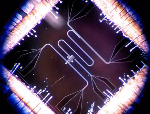 Circuitos superconductores con un dispositivo trasmón comprimido