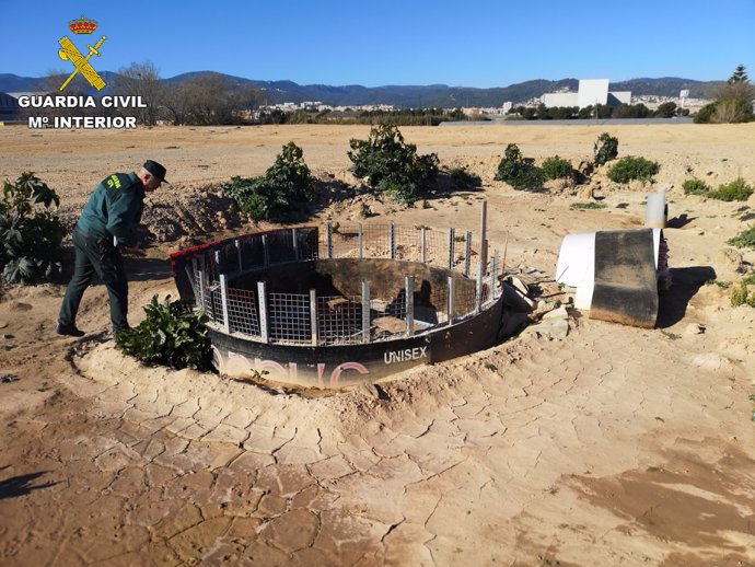 Pozo ilegal hallado por Guardia Civil en el parque agrario de Viladecans (Barcel