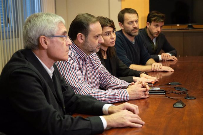 Reunión entre el ministro de Fomento, José Luis Ábalos, y el conseller de Territ