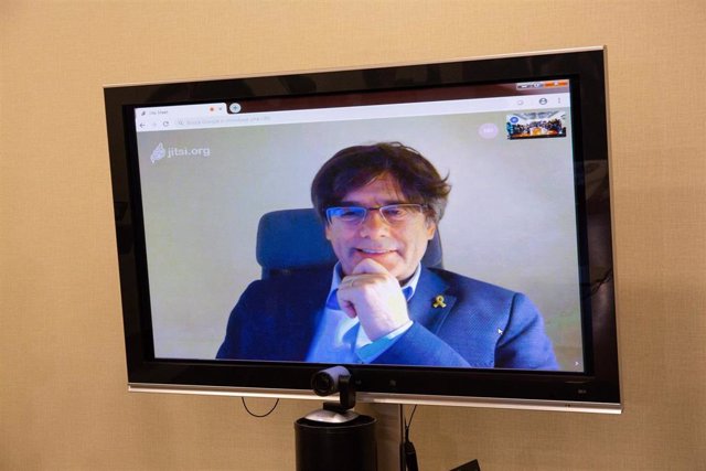 Carles Puigdemont interviene por videoconferencia en una reunión reciente entre 