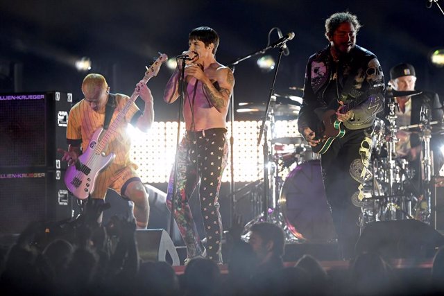 RED HOT CHILI PEPPERS CON POST MALONE