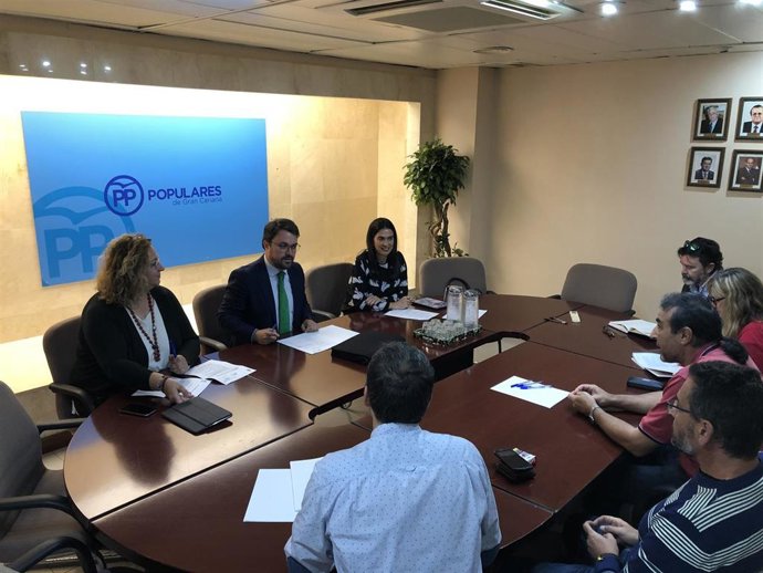 Antona y miembros del PP canario se reúnen con sindicatos de funcionarios de pri
