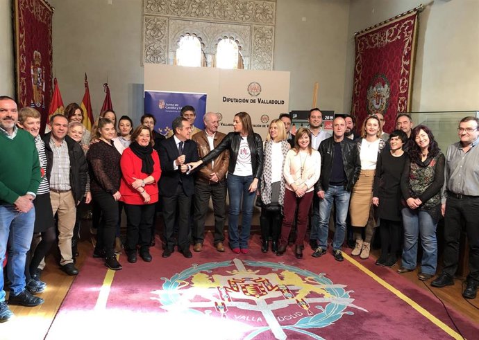 Foto de familia durante la presentación de la temporada de la red