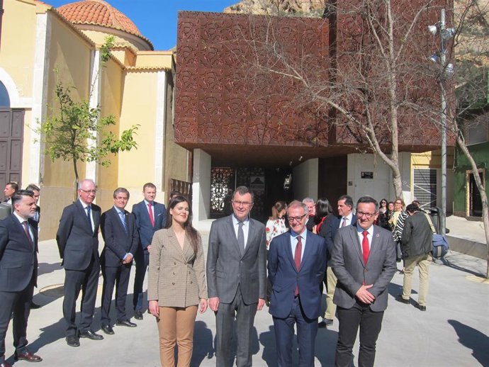 El ministro de Cultura y Deporte, José Guirao, tercero por la derecha, en el Cen