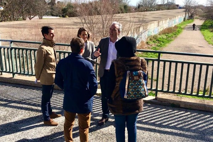 Azcón al final de la avenida Tenor Fleta