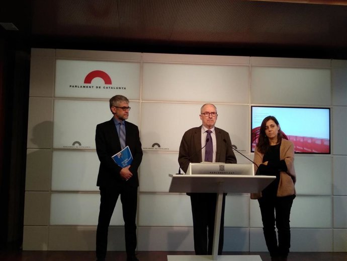 El Síndic de Greuges, Rafael Ribó, con el adjunto general Jaume Saura y la adjun