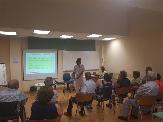 Escuela para pacientes que serán operados de protésis total de rodilla.