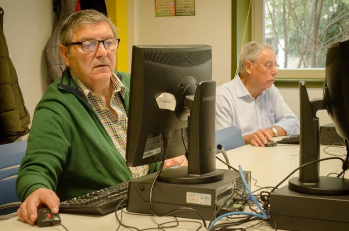 Una jornada en Bizkaia analiza la imagen estereotipada de las personas mayores