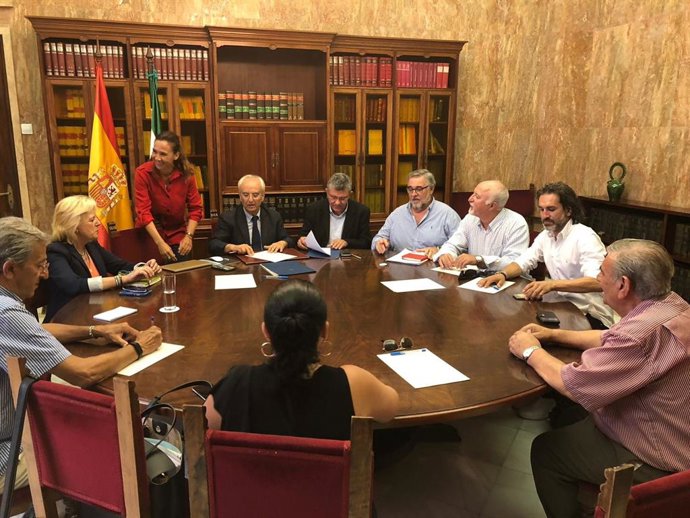 La Mesa del Ferrocarril se reúne con el subdelegado de Almería