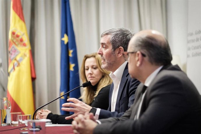 Rosa Dávila junto a Fernando Clavijo y José Miguel Barragán