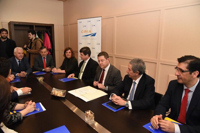 El presidente de C-LM, Emiliano García-Page, en la firma del acuerdo entre CRIA 