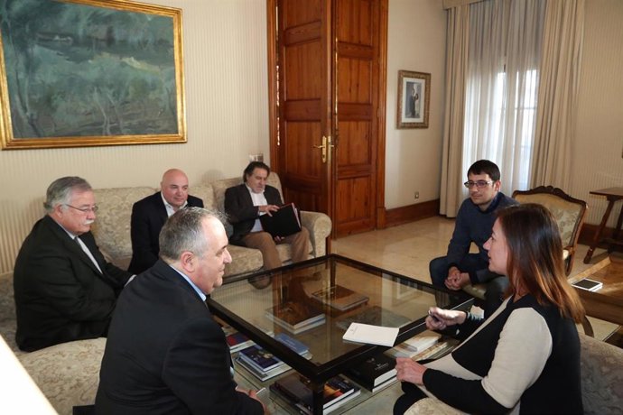 La presidenta del Govern, Francina Armengol, recibe en audiencia al presidente d