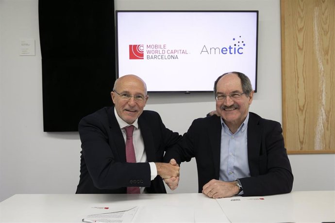 Carlos Grau, CEO de Mobile World Capital Barcelona; Pedro Mier, presidente de AM