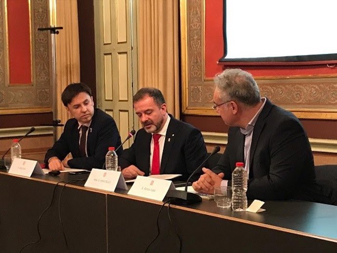 Isidre Sala (dtor.Asuntos Multilaterales Generalitat), conseller Alfred Bosch, R