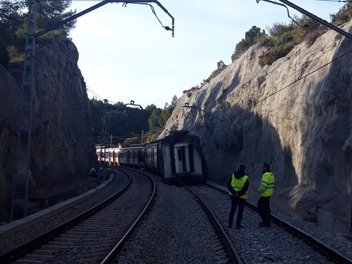 Retirada de trenes tras el accidente de Castellgalí (Barcelona)