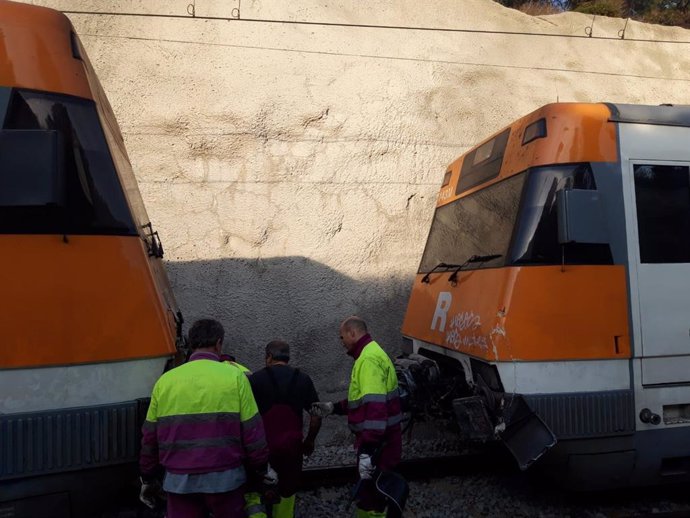 Retirada de trenes tras el accidente de Castellgalí (Barcelona)