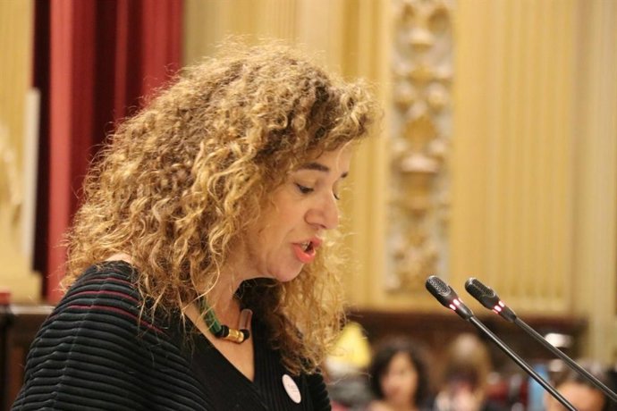 Pilar Costa durante el pleno