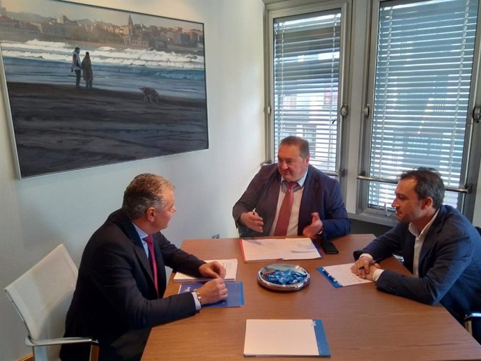 Reunión entre FADE e IU