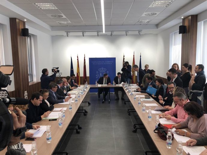 El delegado del Gobierno, Diego Conesa, preside la comisión social de seguimient