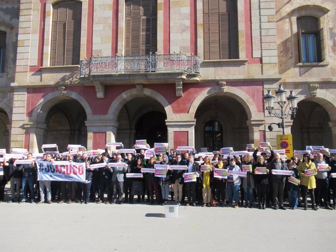 Diputats i treballadors del Parlament protesten pel judici a l'1-O