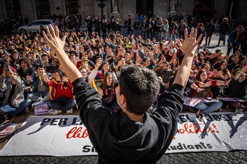 En Barcelona, los consellers encabezan concentraciones por el juicio del 'procés