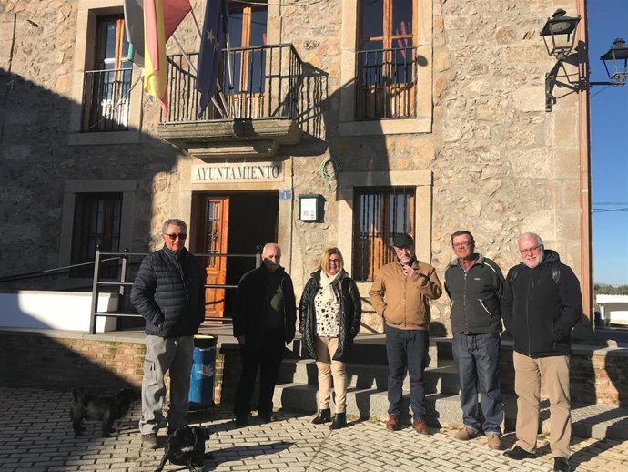 La presidente da la diputación conoce el proyecto 'Less than hundred'