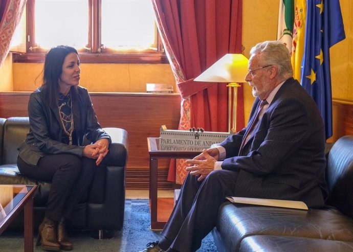 El Defensor del Pueblo Andaluz, Jesús Maeztu, es recibido por la presidenta del 