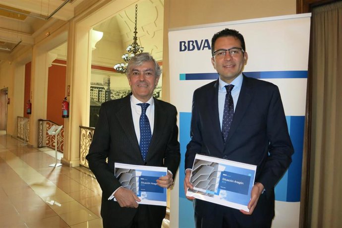 Carlos Gorria, director de la Territorial Norte de BBVA, y Miguel Cardoso, econo
