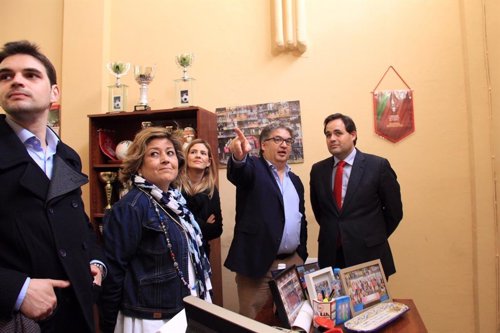 El presidente del PP de C-LM, Paco Núñez, en su visita al FS Soliss Talavera