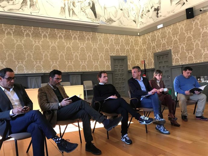 Consejero municipal Economía y Cultura, Fernado Rivarés y su equipo