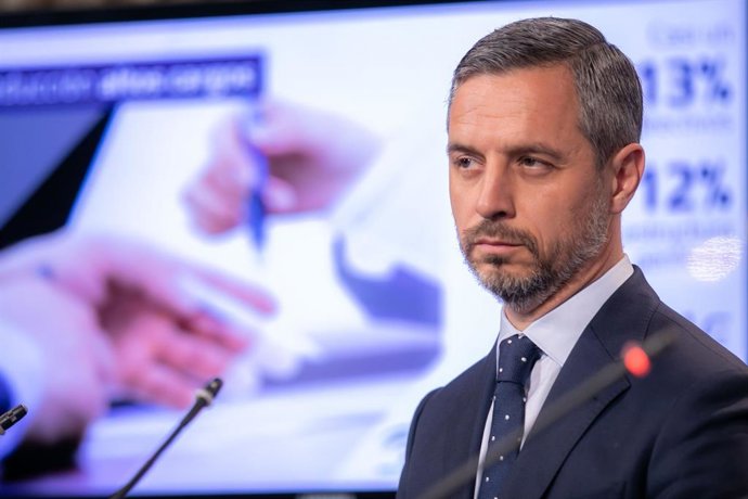 Juan Bravo, consejero de Hacienda, Industria y Energía, en rueda de prensa.