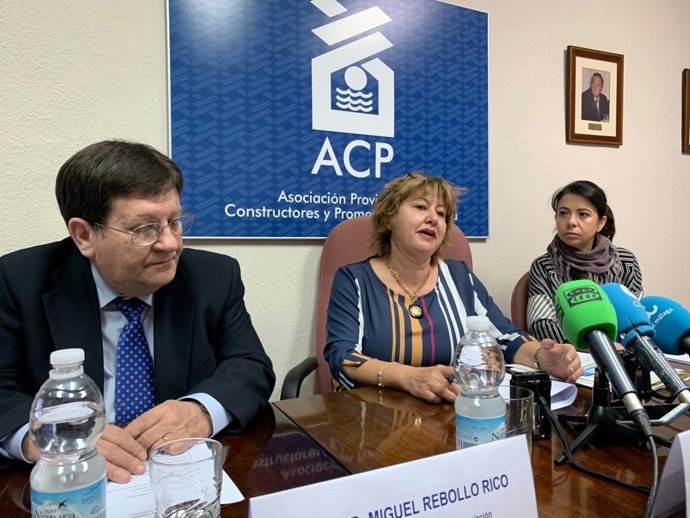 Miguel Rebollo, María García y Violeta Aragón ACP Constructores y Promotores Mál