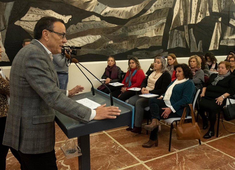 Iganacio Caraballo en un desayuno-coloquio con asociaciones de mujeres