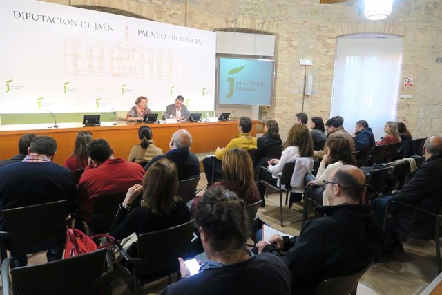 Reunión de trabajo para planificar la Feria de los Pueblos de Jaén 2019.