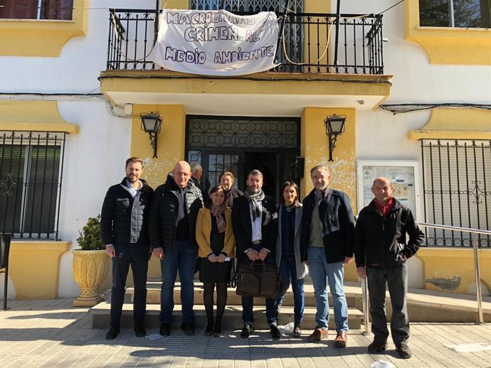 Visita del Grupo Parlamentario Socialista en contra del proyecto de macrogranja