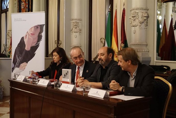 El Ayuntamiento De Málaga Informa: Presentada La Obra Una Tumba En El Aire Del E