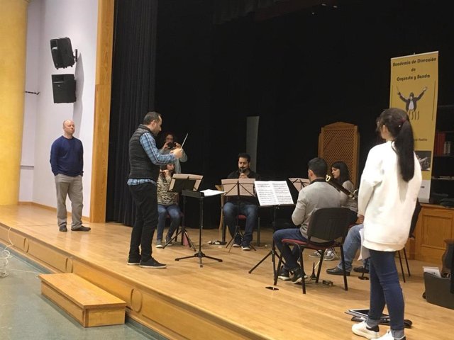 La primera clase magistral de dirección de orquesta se ha celebrado en Rioja.