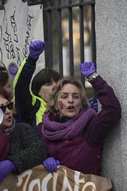 Concentración convocada por colectivos de mujeres bajo el lema '¡Nuestros derech