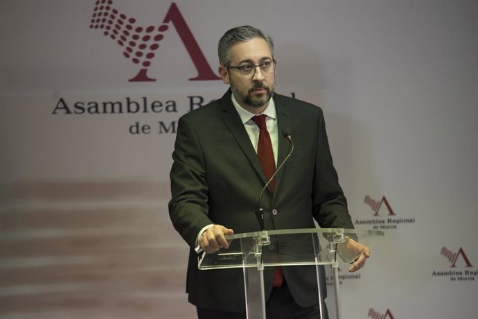 El portavoz del Grupo Parlamentario Popular, Víctor Martínez