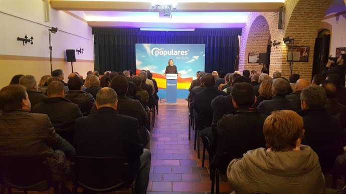 Milagros Marcos, en un acto del PP en Madrigal de las Altas Torres (Ávila).