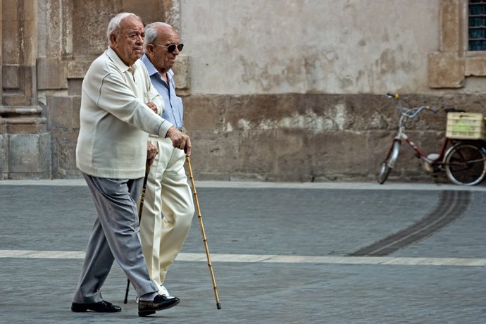 Ancianos, paseo, independencia