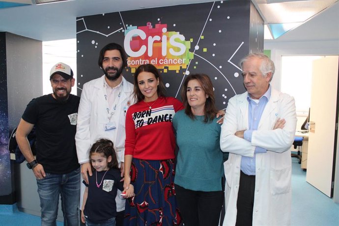 Paula Echevarría visita la Unidad CRIS del Hospital La Paz con motivo del Día In