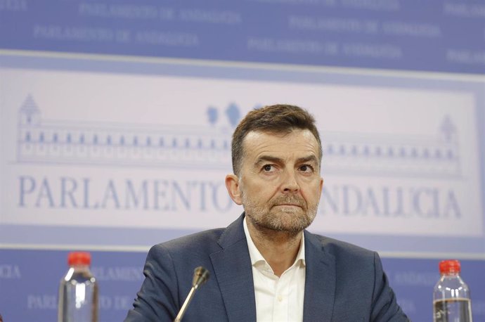 Rueda de prensa de Antonio Maíllo en el Parlamento de Andalucía.