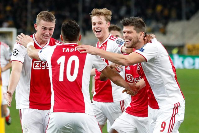 De Ligt, De Jong, Tadic y Huntelaar celebran un gol con el Ajax